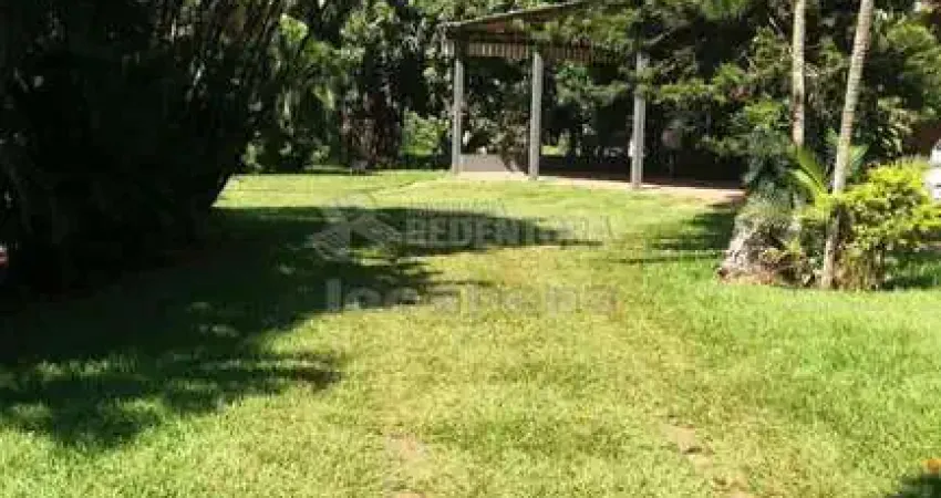 San Fernando Valley - Propriedade com 460,90m², boa para residir a pessoa que comprar poderá a seu critério alugar para Festas e/ou Temporadas