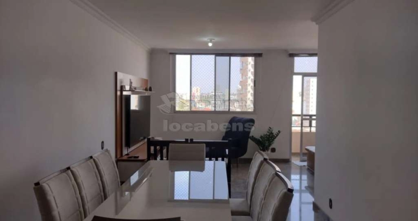 Boa Vista Apartamento de 03 dormitórios, 02 vagas de garagem.