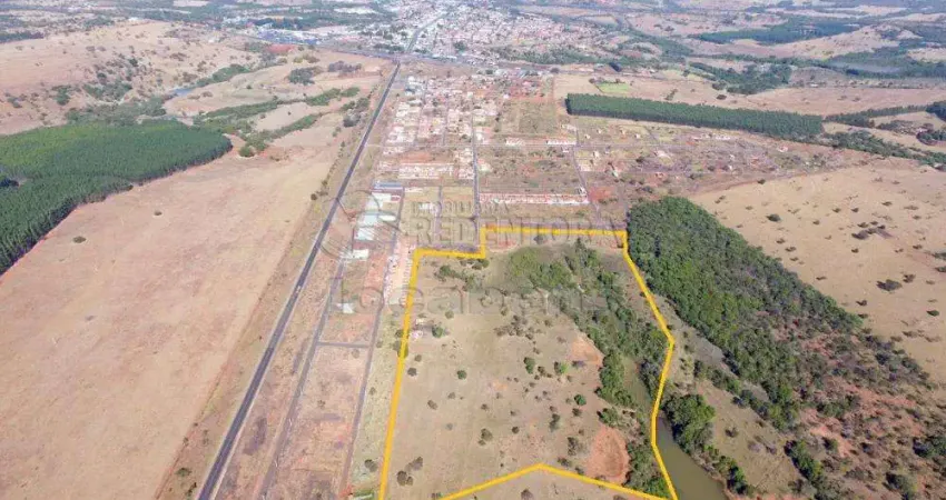 Terreno comercial à venda no Centro, Prata 