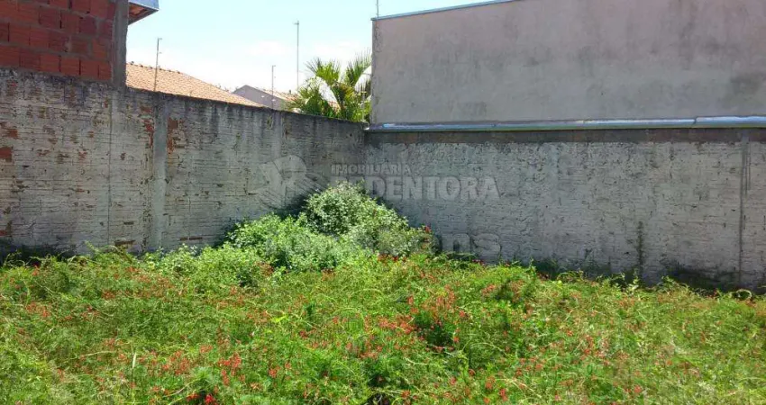 Aroeira II - Casa em bom local, com 2 dorms, sendo 1 tipo apto, quintal