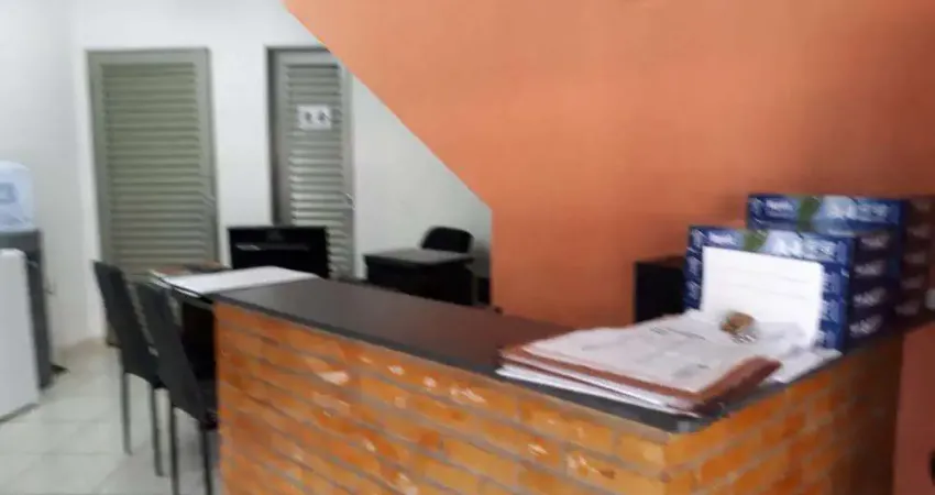 Casa sobrado possui salão comercial e edícula são francisco