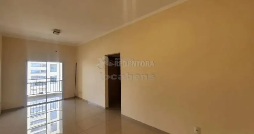 Casa com 02 dormitórios e 02 vagas de garagem no bairro Bom Jardim.