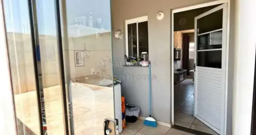 Casa com 02 dormitórios no Egydio Zani