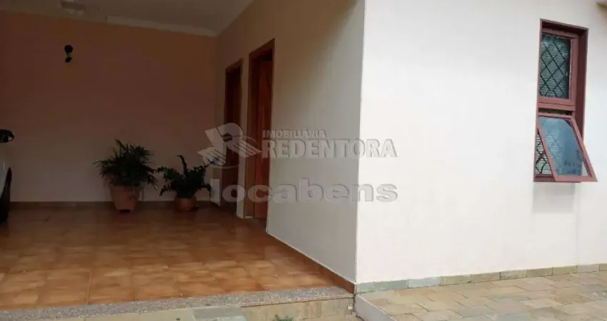 Casa localizada no bairro São Manoel / Jardim Panorama com 3 dormitórios e 2 vagas de garagem cobertas.