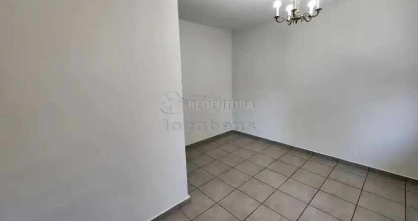 Centro - Casa com 04 dormitórios sendo 03 com armários e 01 suíte com closet