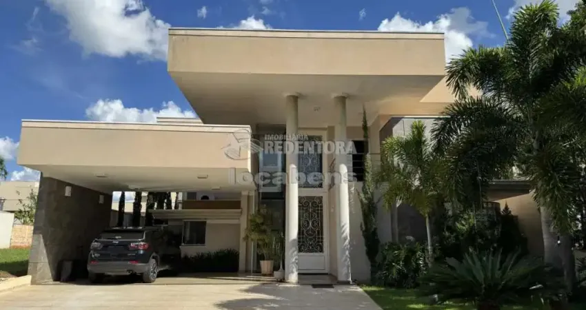 Venda de Sobrado com elevador possuindo 4 dormitórios localizado no Condomínio Eco Village.