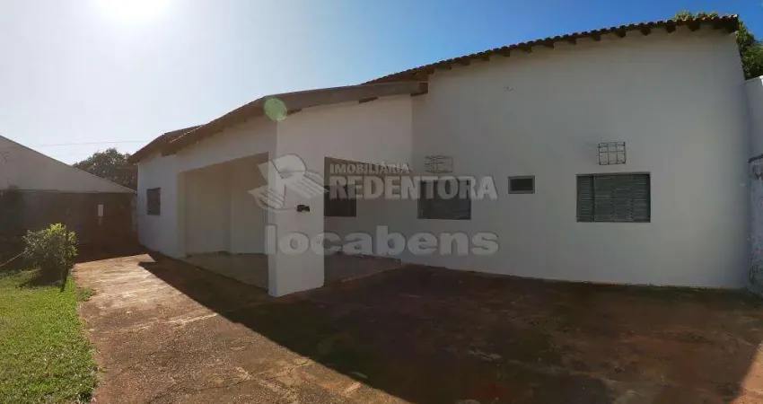 Cidade jardim, casa com 2 dormitórios em terreno de 590m², em bom local, alugada.