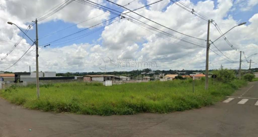 Lote comercial de esquina com 446m² no Empresarial Spotti