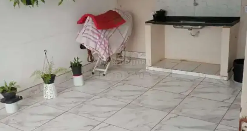 Parque da Cidadania - Casa tipo sobrado, em bom local, 3 quartos, sala, coz e wc.