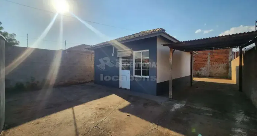 Casa com 02 dormitórios, 01 vaga de garagem no bairro Egydio Zani.