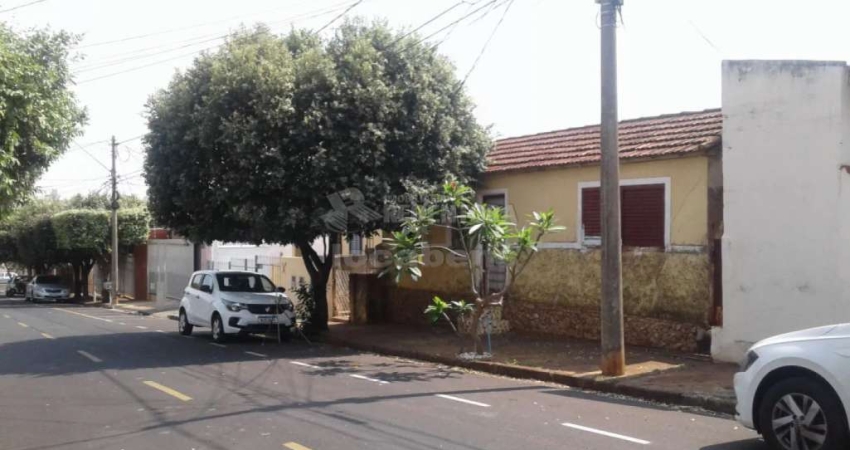 Perto da Marginal da W. Luiz - casa antiga com, bom local, fácil acesso