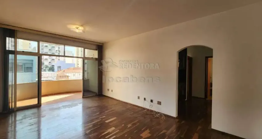 Centro - apartamento com 03 dormitórios sendo 01 suíte com sacada
