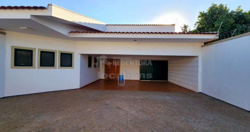 Excelente sobrado com 03 dormitórios no bairro Mançor Daud