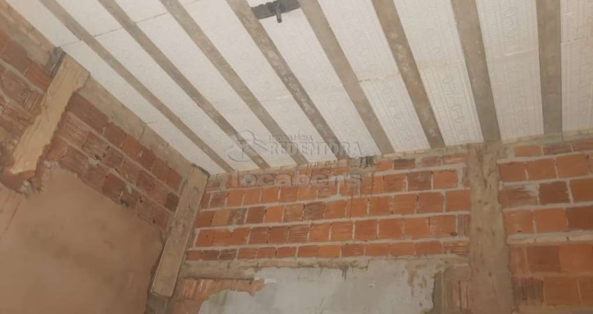 Casa em Construção, com laje Pronta , Falta piso, parte elétrica ,e cobertura.