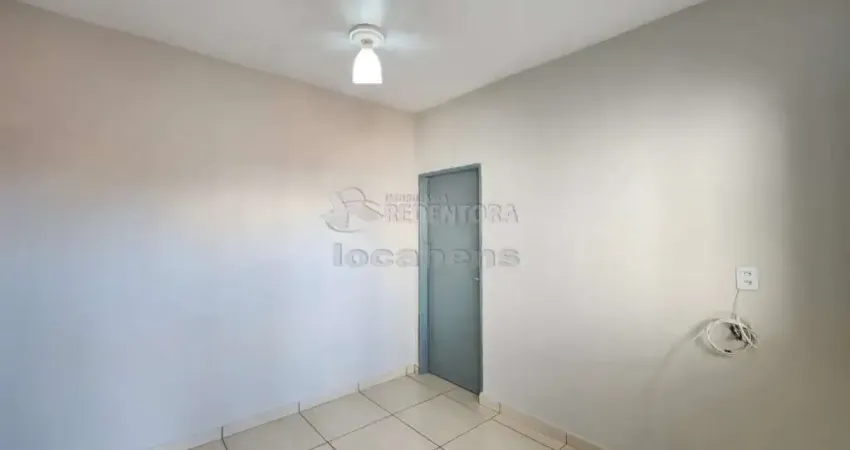 Locação de casa com 2 dormitórios e 1 vaga de garagem para moto localizada no bairro parque industrial.