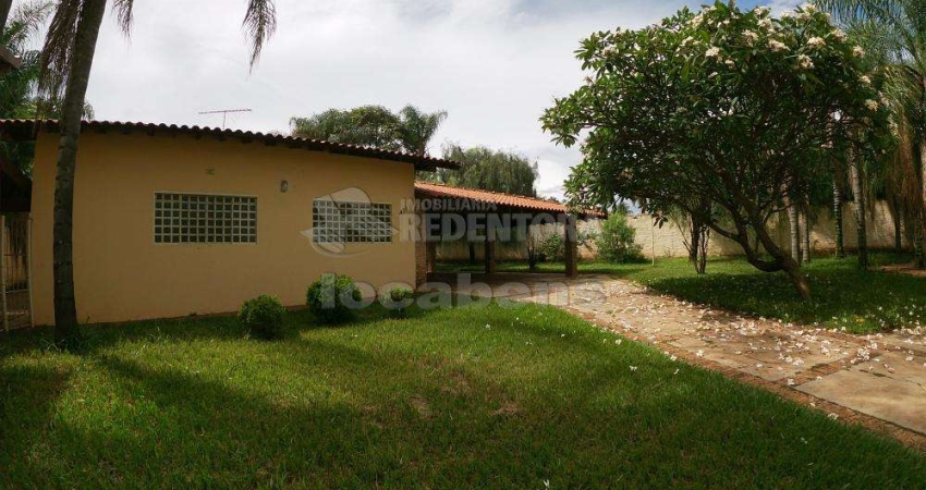 Venda de Chácara de 3 dormitórios localizada no Parque dos Pássaros com 3 dormitórios e 4 vagas de garagem coberta.