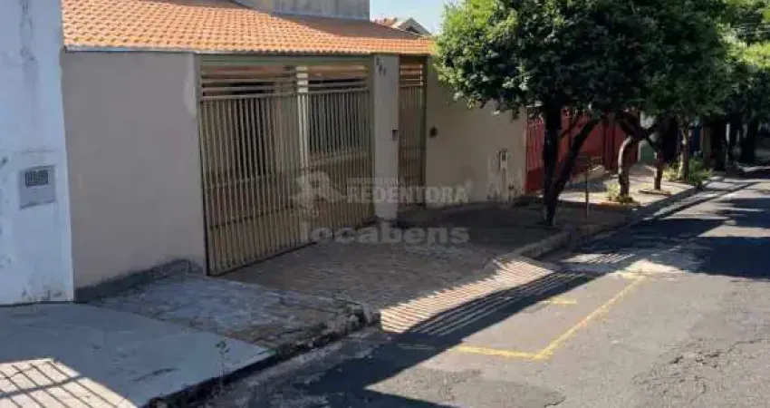 Venda de casa com edícula localizada no bairro cidade jardim.