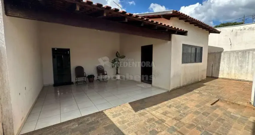 Parque Industrial - Casa com 3 dorms, sendo 1 suite, varanda, churrasqueira, sala, varanda.