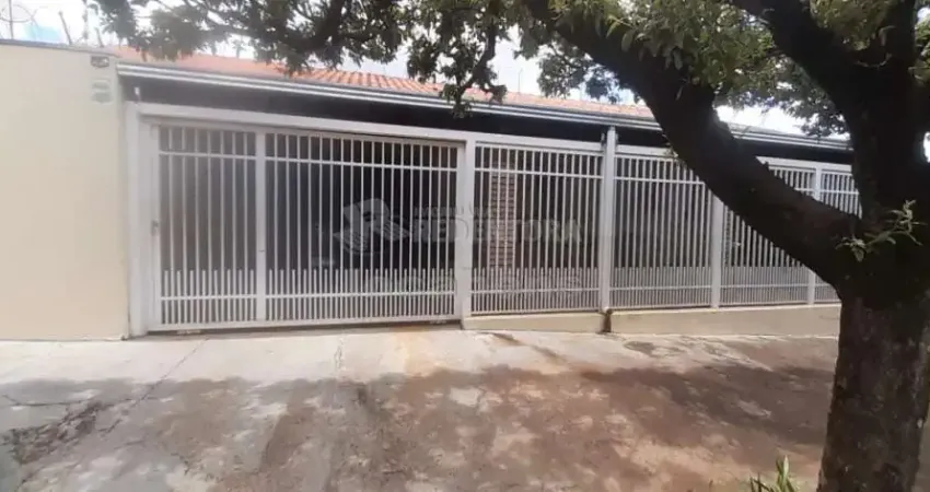 Casa 03 Dormitórios e 02 vagas garagem no bairro Jardim Residencial Vetorasso