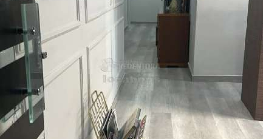 Sala comercial com 100 m² e 01 vaga de garagem no Centro