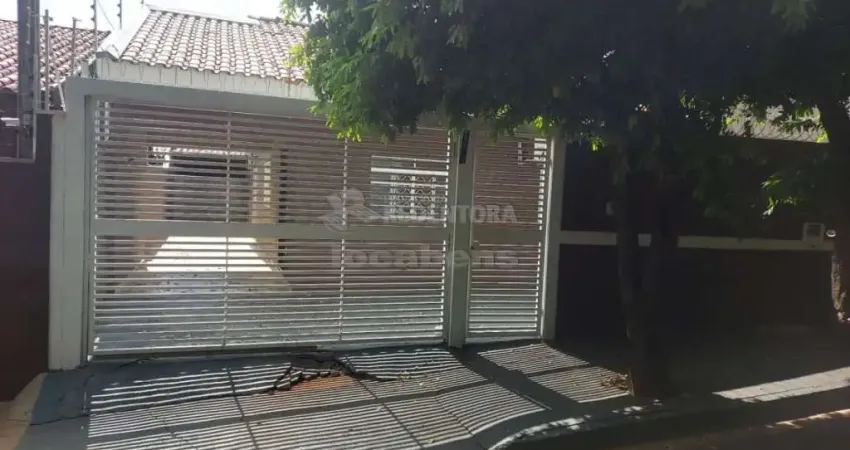Ótima Casa Residencial para Venda - 3 Dormitórios / Solo Sagrado