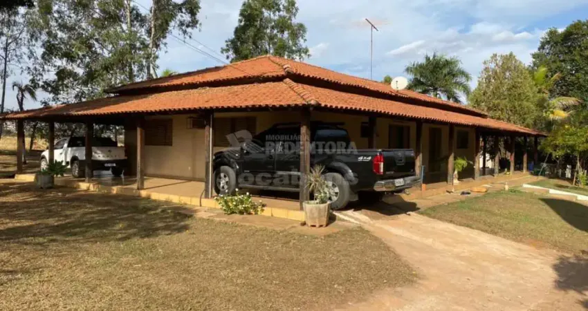 Mirassol - Propriedade com 21.350 m² de área mais 620 m² de construção, com lazer e área produtiva, 500 metros do asfalto