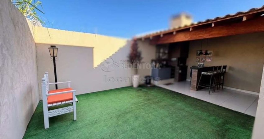 Casa com 02 dormitórios, 01 vaga de garagem no bairro Lago Sul II.