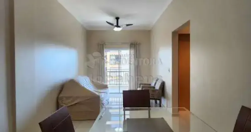 Apartamento Mobiliado com 2 dormitorios e 2 vagas de garagem no bairro Bom Jardim.