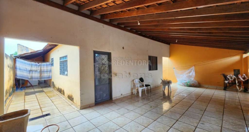 Casa/Padrão - Residencial - No bairro Jardim Maria Lúcia