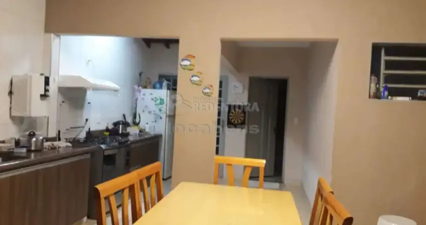 Vila Elmaz casa com 03 dormitórios, 03 vagas de garagem.