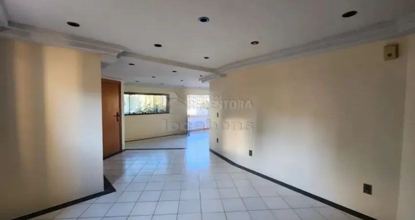 Apartamento de 03 dormitórios sendo 01 suíte no Centro - Edifício Tchaessa.