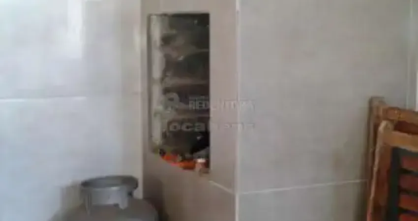 São Thomaz - Casa em bom estado, local, 2 dorms. sala, coz 2 wcs, gargens