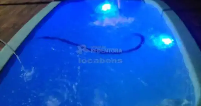 Chácara em Talhado com 03 dormitórios, 03 vagas de garagem.