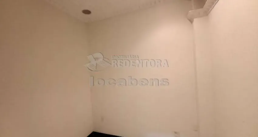 Imóvel comercial localizado no Centro com 3 salas.