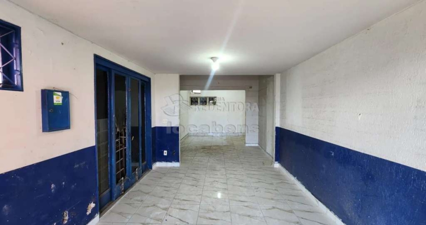 Salão comercial com espaço amplo, 01 copa no bairro Bosque da Saúde.