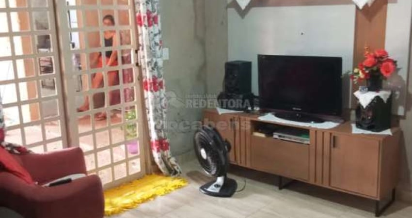 Casa no SetParque Horizonte com 2 dormitórios, 04 vagas de garagem.