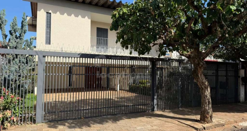 Excelente Sobrado Residencial para Locação - 4 Dormitórios / Jardim dos Seixas