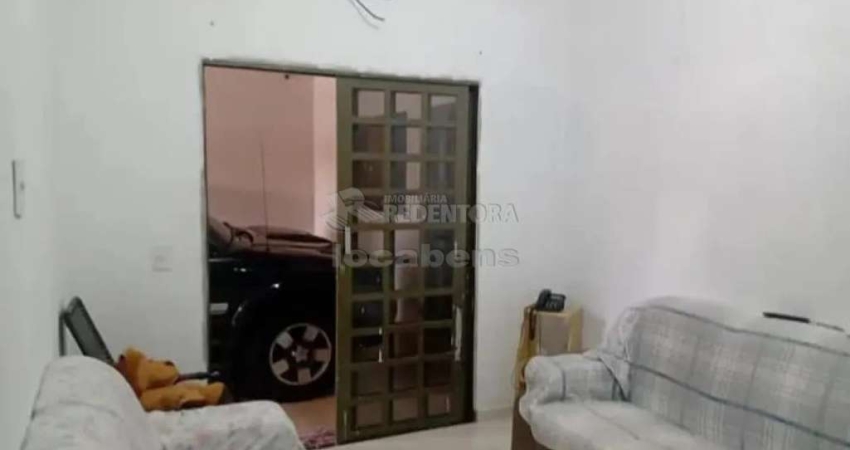 Jd. Antonieta - Casa com 2 dormitórios em vizinhança tranquila