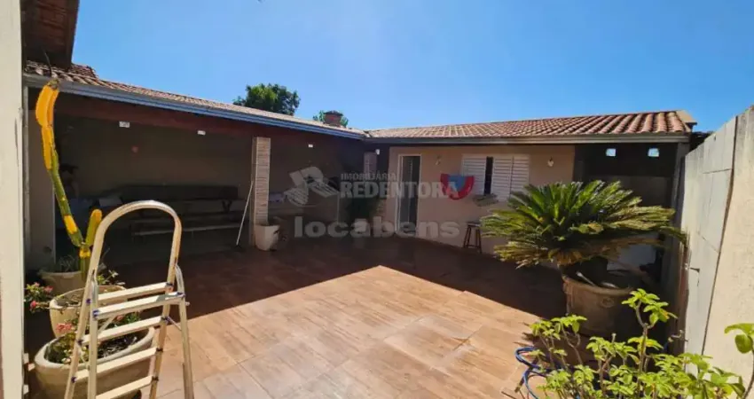 Ótima Casa Residencial para venda - 3 Dormitórios / Jardim Maria Lúcia
