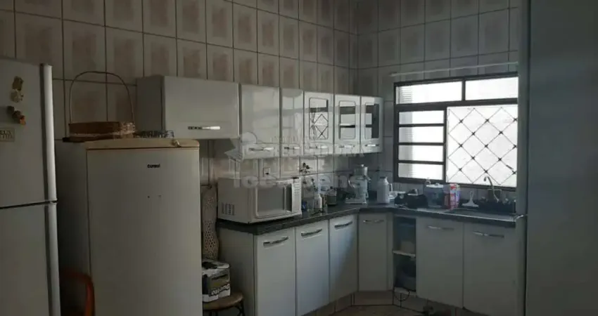 Casa com suite e churrasqueira no Residencial Ana Célia