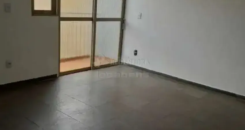 Apartamento com 03 dormitórios, 01 vaga de garagem privativa no bairro Parque Estoril.