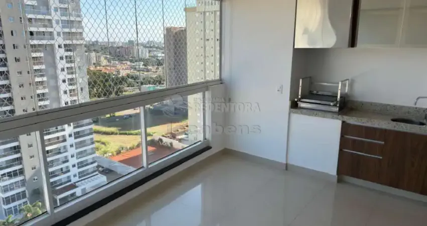 Apartamento localizado no bairro Bom Jardim / Edifício Vega com 03 suítes e 2 vagas de garagem.