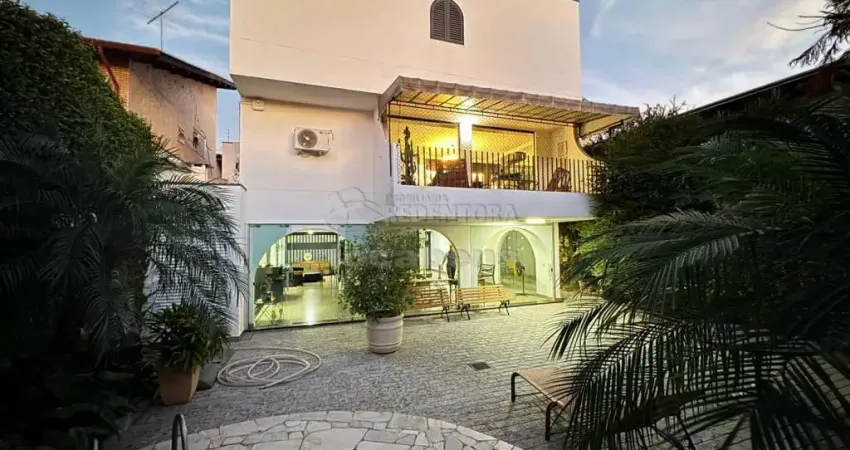 Venda de Sobrado com Piscina no Jardim Europa - Ideal para Uso Residencial ou Comercial | São José do Rio Preto/SP