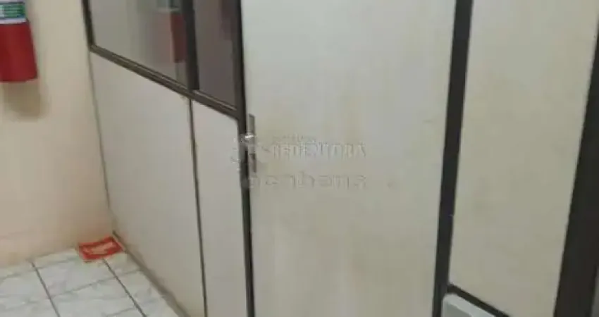 Centro - Sala comercial com 30m² e 01 banheiro