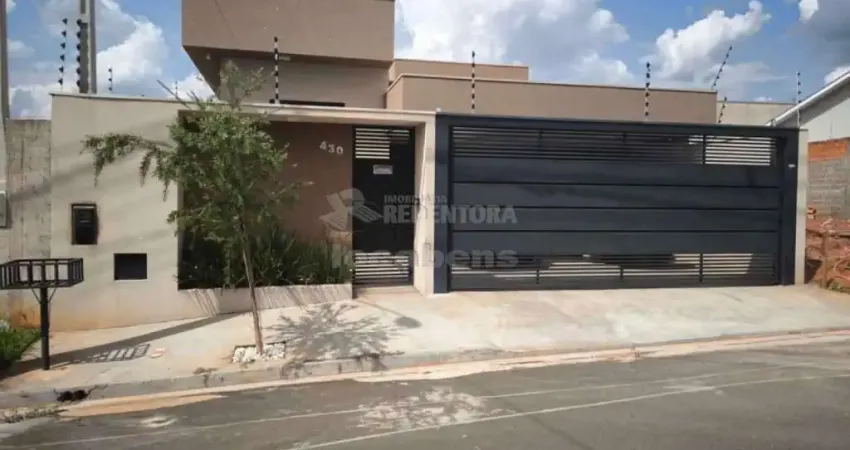 Casa Residencial localizado no  Menezes II  com 3 Dormitórios e 3 vagas de garagem.