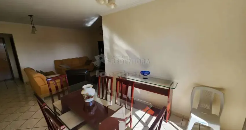 Pinheiros - Apartamento com 03 dormitórios com camas e armários sendo 01 suíte