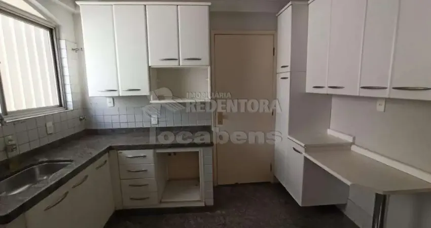 Ótimo Apartamento Residencial para Locação - 4 Dormitórios / Centro