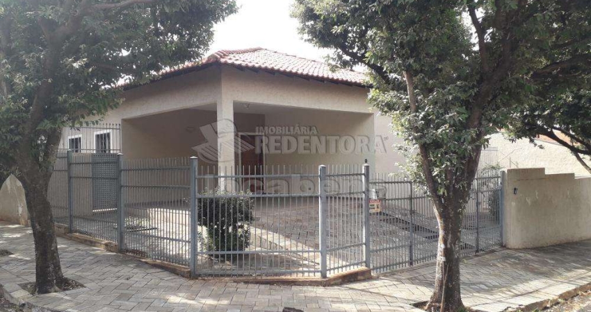 Casa com 03 dormitórios na Vila Nossa Senhora da Paz