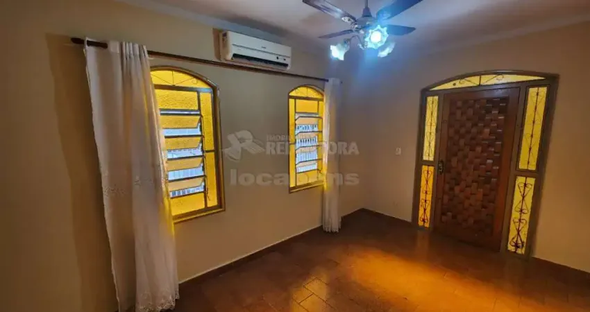 Casa com 3 dormitórios e 03 vagas de garagem no bairro  Jardim Europa