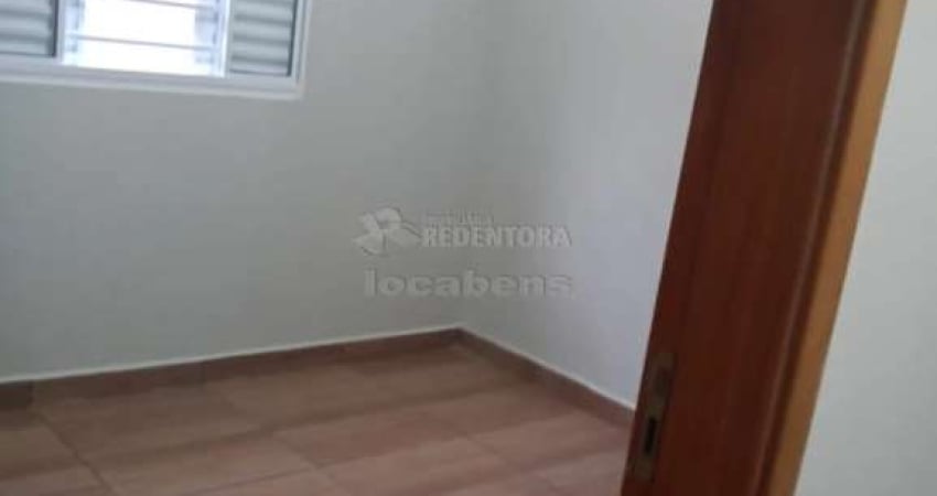 Casa com 3 dormitórios e 1 vaga de garagem no bairro Residencial Regissol II